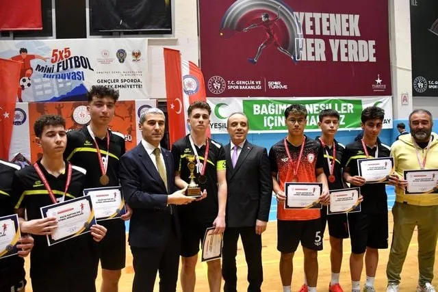 5x5 Mini Futbol Turnuvası Finali gerçekleştirildi