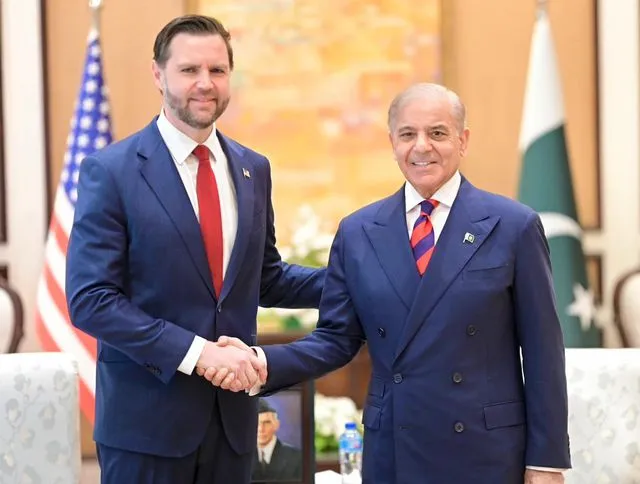ABD Başkan Yardımcısı JD Vance ve Pakistan Başbakanı Şahbaz Şerif İslamabad