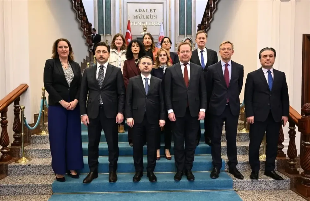 Adalet Bakanı Gürlek, Hollanda Adalet ve Güvenlik Bakanı Van Weel ile görüştü Açıklaması