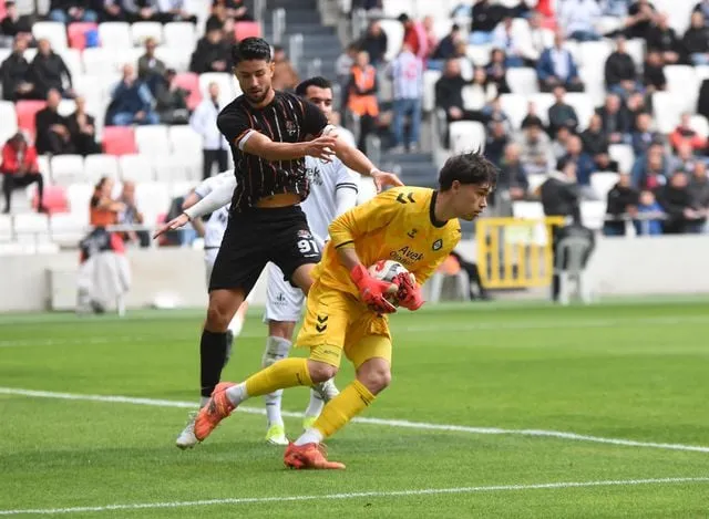 Altay'da Kaleci Ulaş Hasan Özçelik'in Fedakarlık Örneği