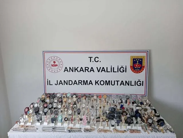 Ankara'da 3,2 milyon liralık kaçak saat ele geçirildi