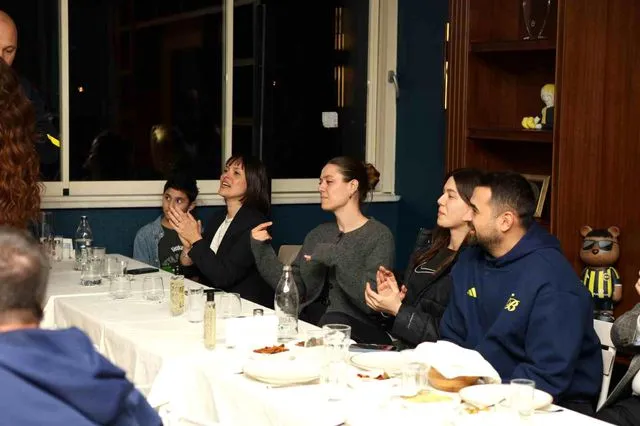 Beyoğlu Fenerbahçeliler Derneği şampiyonları ağırladı