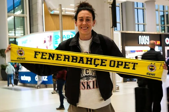 Breanna Stewart Fenerbahçe için yeniden İstanbul