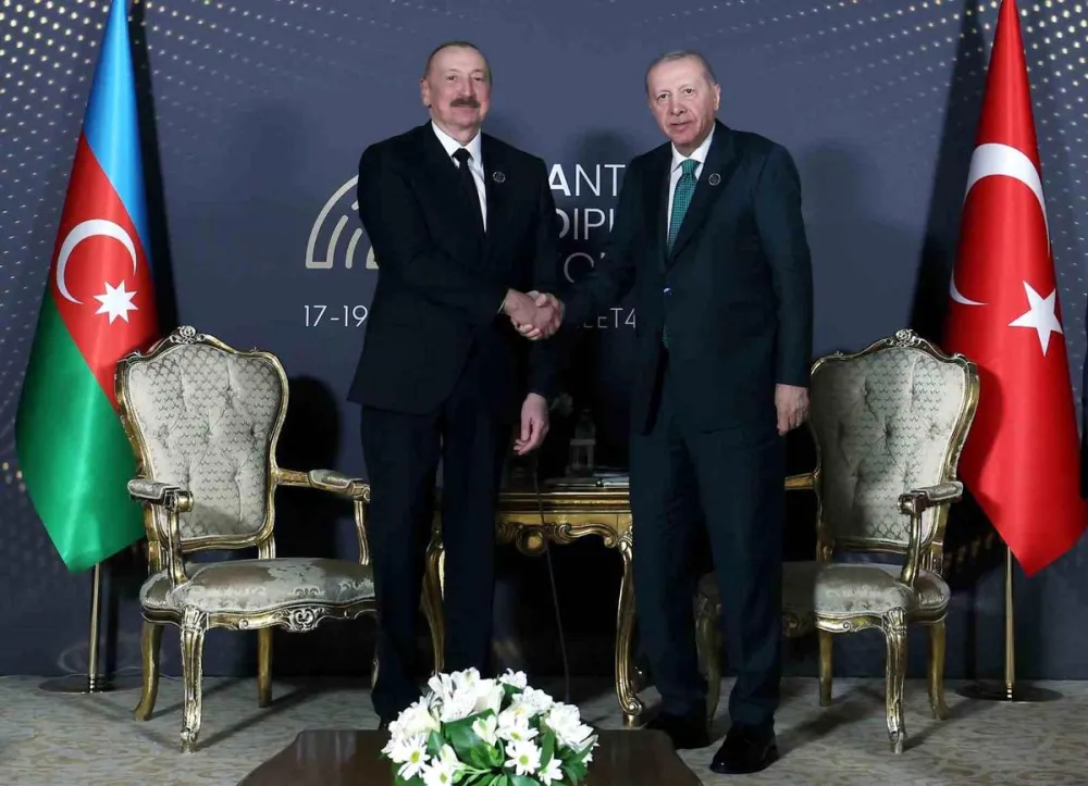 Cumhurbaşkanı Erdoğan ve Azerbaycan Cumhurbaşkanı Aliyev İkili Görüşmesinde Bir Araya Geldi