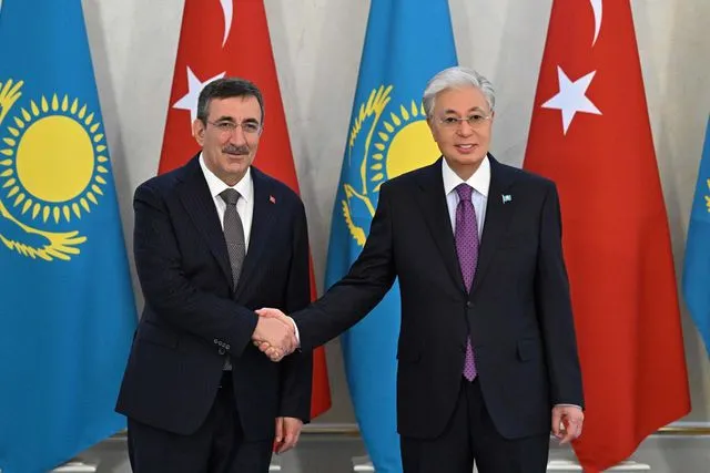 Cumhurbaşkanı Yardımcısı Yılmaz, Kazakistan Cumhurbaşkanı Tokayev ile bir araya geldi