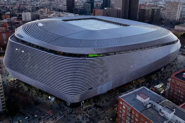 Dev maç öncesi stadın çatısını bile kapattılar