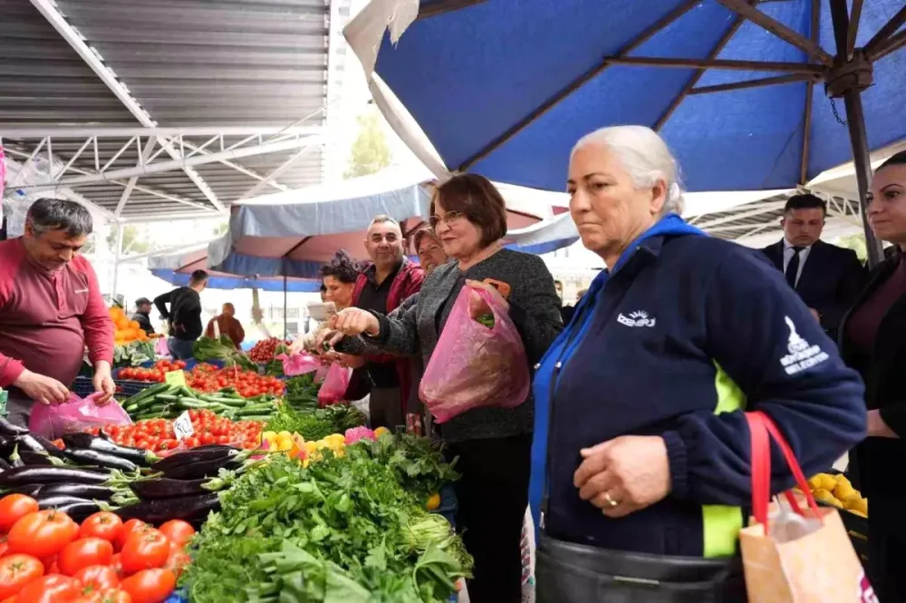 Didim'de Bayram Mesaisi: Başkan Hatice Gençay Çarşamba Pazarı'nda Esnafla Kucaklaştı