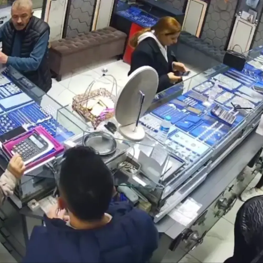 Düzce'de Altın Dolandırıcılığı Girişimi: Şüpheli Kuyumcunun İhbarı Sonucu Gözaltına Alındı