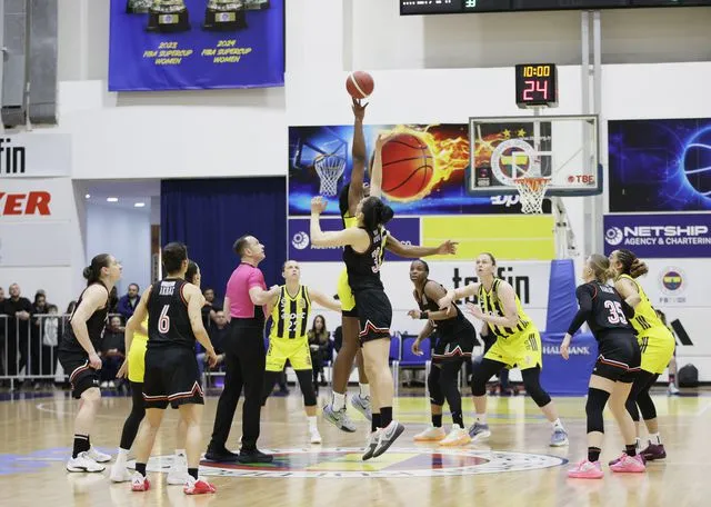 Fenerbahçe Opet, Çimsa ÇBK Mersin'i Yendi