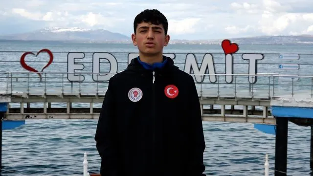 Genç boksör Kurtay Şipal, olimpiyat hayali için Senegal yolcusu