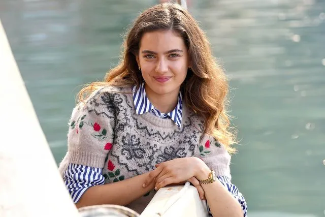 Genç Oyuncu Ava Yaman'ın İftar Tarzı Tartışma Yarattı: Sosyal Medyada Doğallık Polemiği