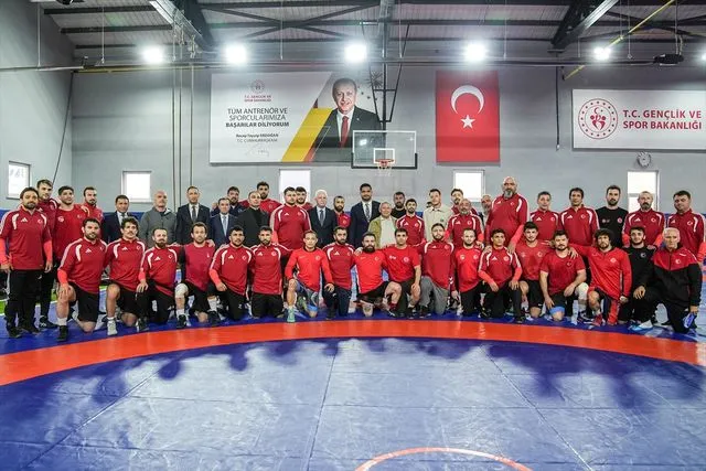 Grekoromen Güreş Milli Takımı Avrupa şampiyonası öncesi basınla buluştu