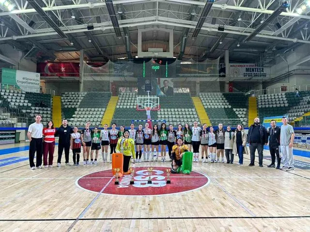 Hokeyde Muğla'nın En Büyüğü Belli Oldu: U16 Kızlarda Şampiyonluk Kupası Bodrum'un