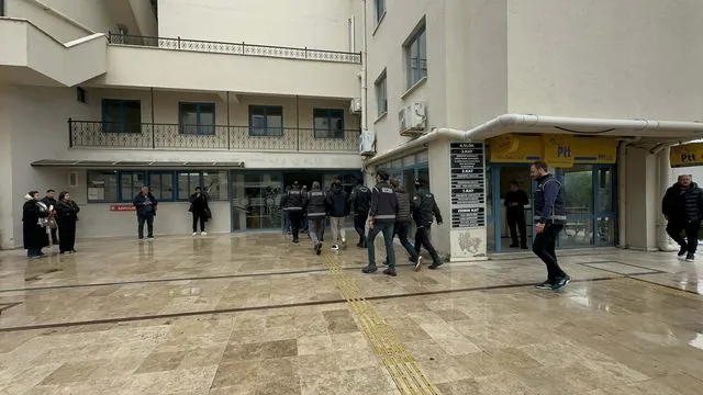 Marmaris Belediyesi'nde Yolsuzluk Operasyonu: Aralarında Başkan Yardımcısının da Bulunduğu 4 Kişi Tutuklandı