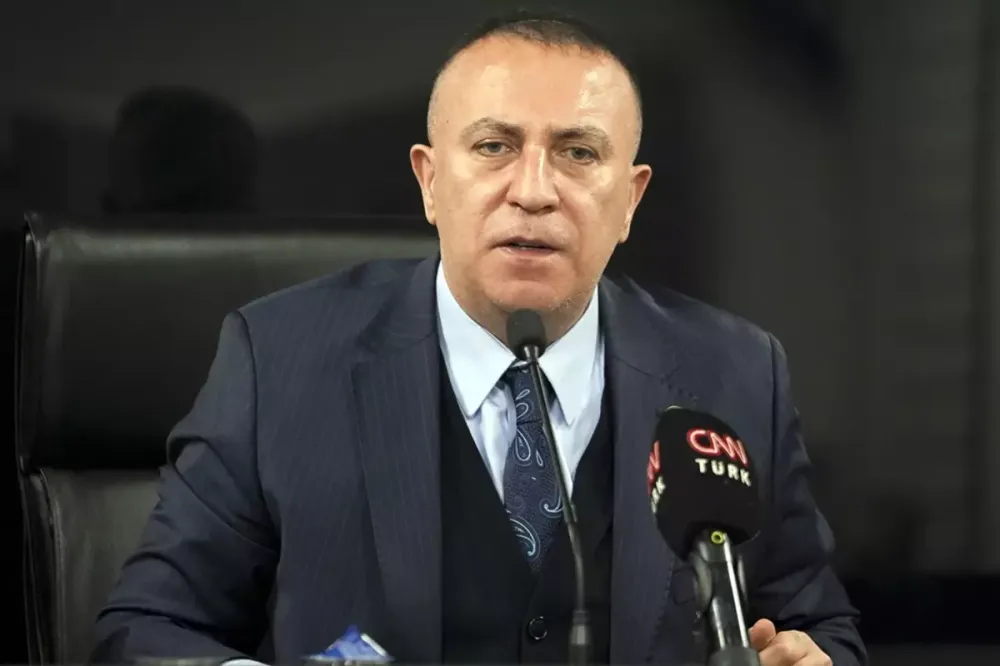 MHP'de İzzet Ulvi Yönter depremi! Genel Başkan Yardımcılığını bıraktı - Son Dakika