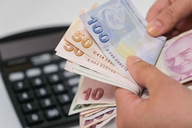 Milyonlarca Emeklinin Gözü Temmuzda: En Düşük Maaş İçin Yeni Rakamlar Ortaya Çıktı