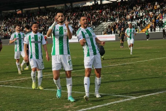 Muğlaspor zirve yarışında deplasmanda