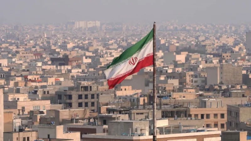 İran: Buşehr Nükleer Enerji Santrali sahasına füze isabet etti