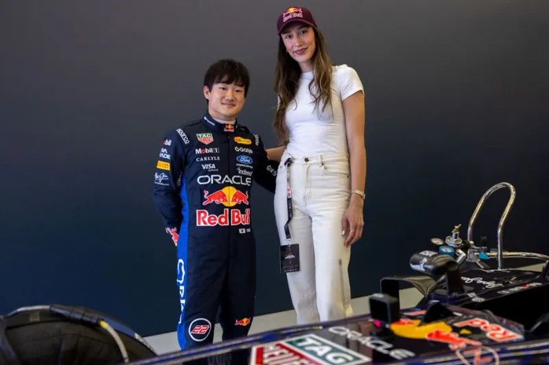 İstanbul Park'ta Devlerin Buluşması: Milli Voleybolcu Hande Baladın ve F1 Pilotu Yuki Tsunoda'nın Renkli Anları