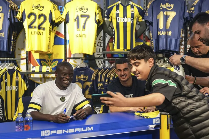 Kante ve Levent Mercan imza gününde taraftarlarla buluştu