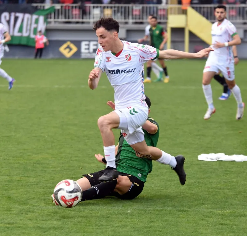 Karşıyaka ile Ayvalıkgücü Play-Off