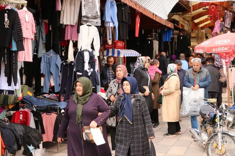Kilis'te arife gününde bayram alışverişi yoğunluğu yaşanıyor