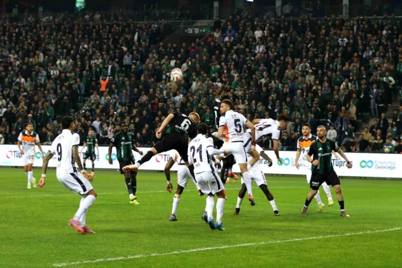 Kocaelispor - RAMS Başakşehir: 15 Dakika Golsüz