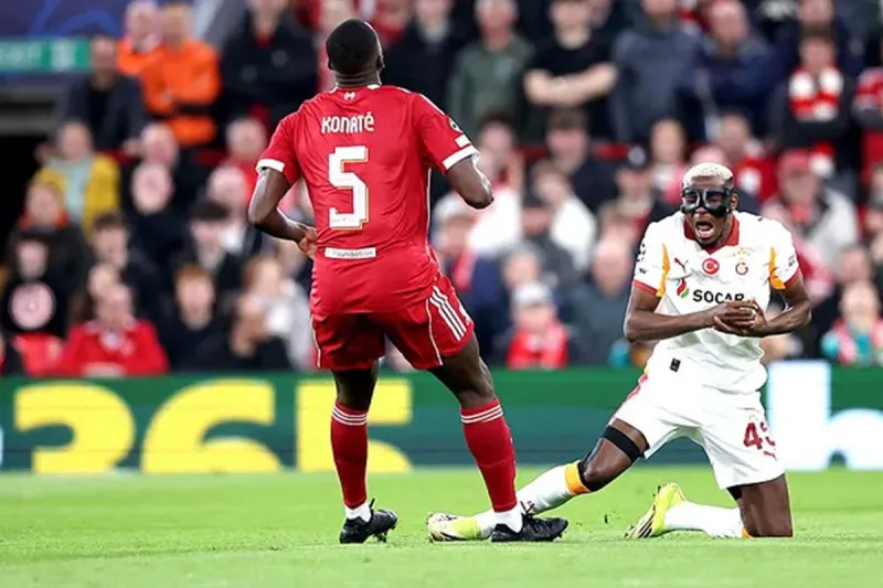 Liverpool maçında kolu kırılan Victor Osimhen ameliyata alındı