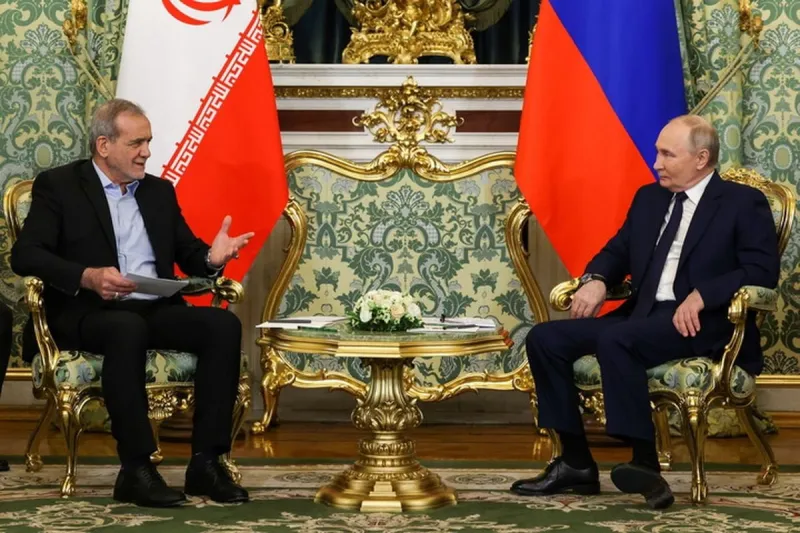Putin, İran Cumhurbaşkanı Pezeşkiyan ile telefonda görüştü