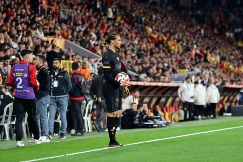 Trendyol Süper Lig: Göztepe: 0 Galatasaray: 2 (İlk yarı)
