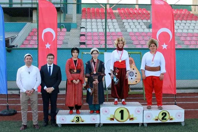 Sinop'ta öğrenciler okçulukta hünerlerini sergiledi