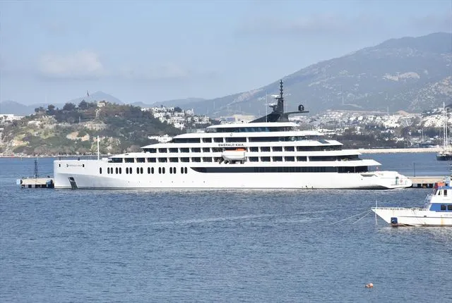 Yüzen butik otel olarak tanımlanan "Emerald Kaia" Bodrum