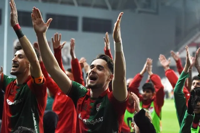 Zirve Puanıyla Play-Off Hattında: Karşıyaka’nın Şampiyonluk Şanssızlığı Sürüyor
